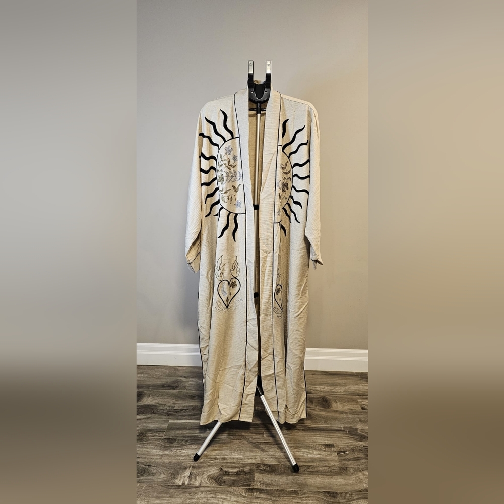 NWOT Embroidered Kimono